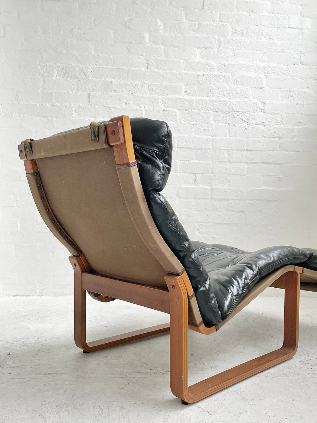 Tessa T8 Chaise Lounge