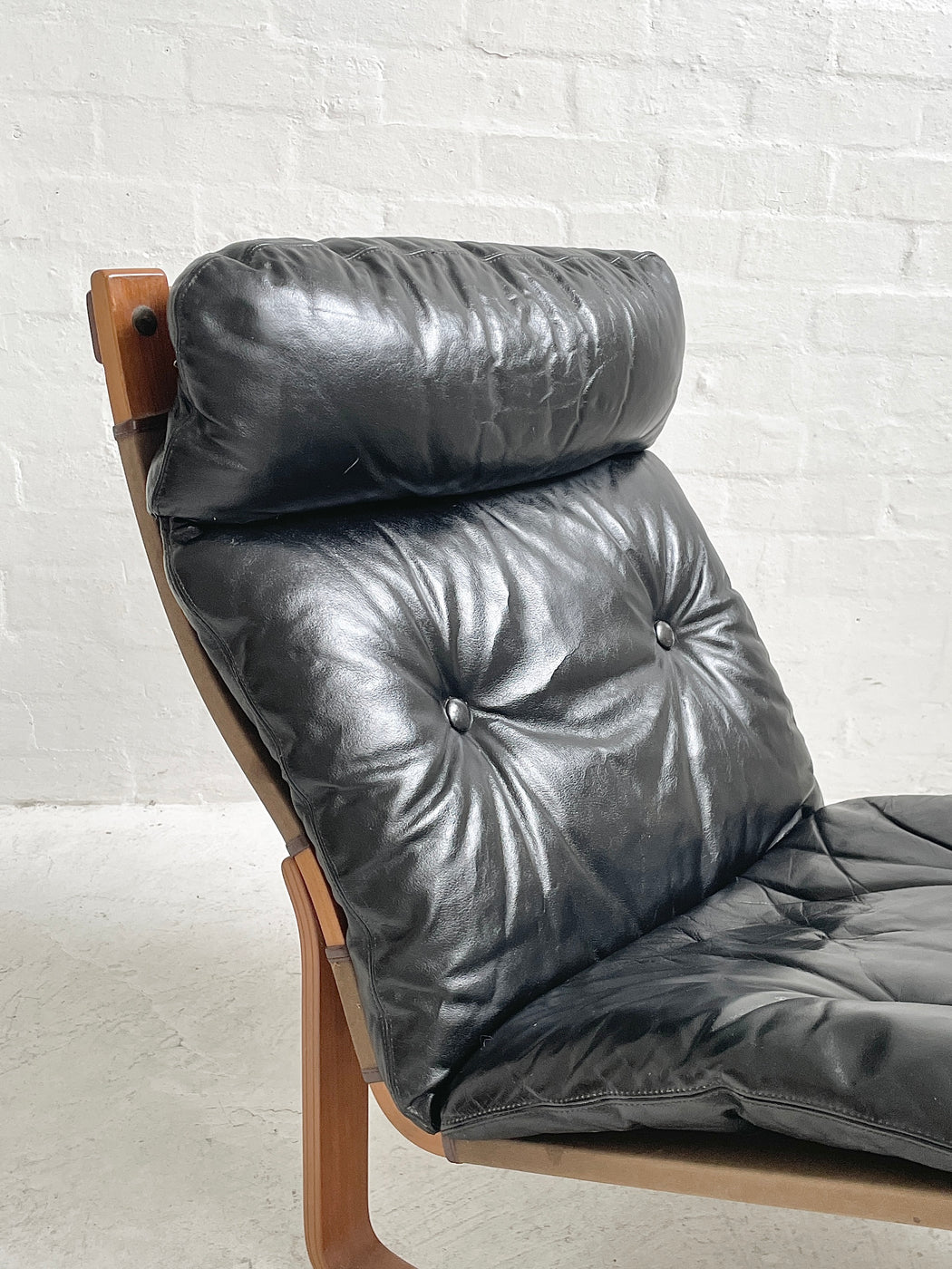 Tessa T8 Chaise Lounge
