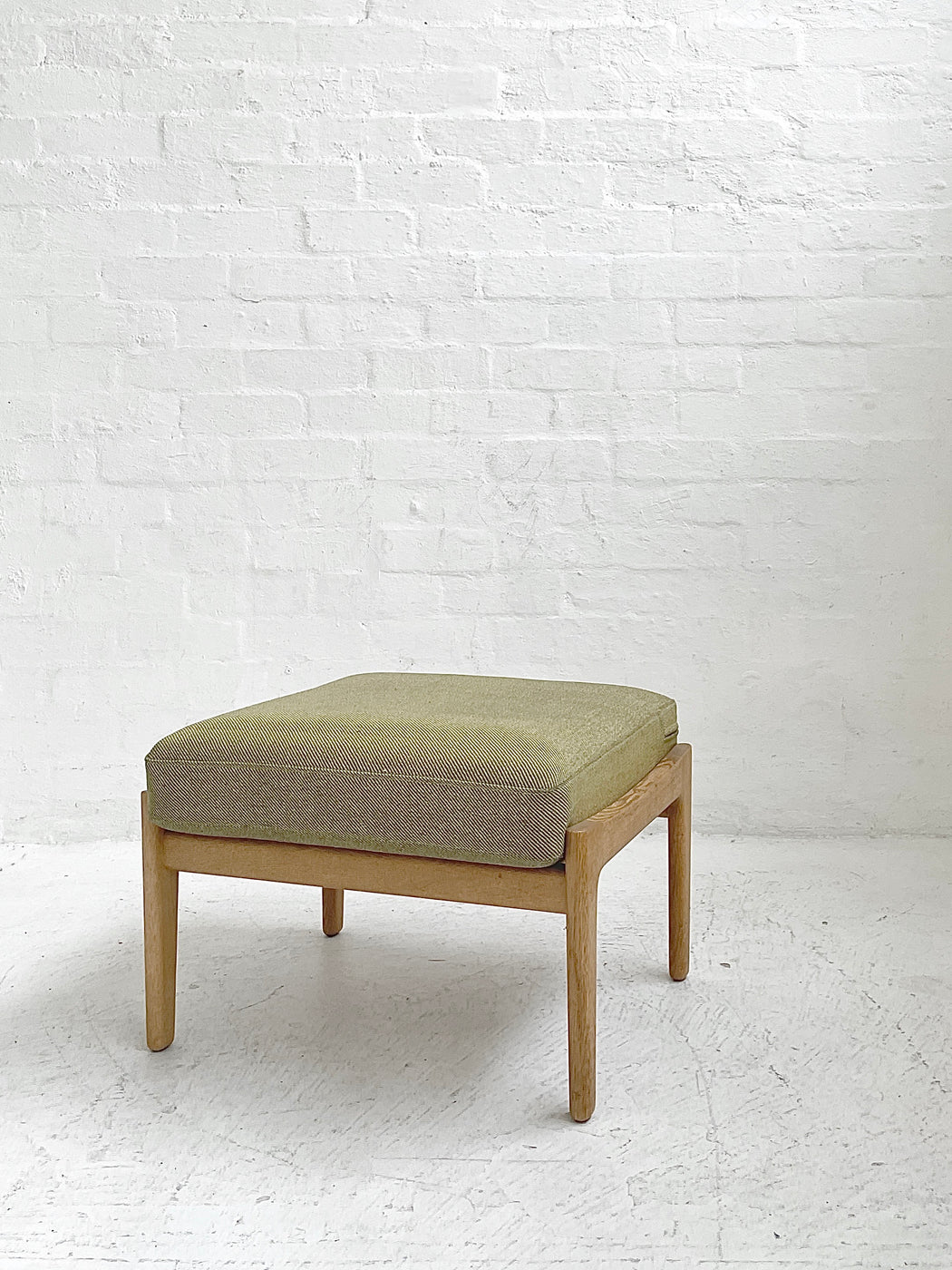 Hans J. Wegner GE290 'Plank' Footstool