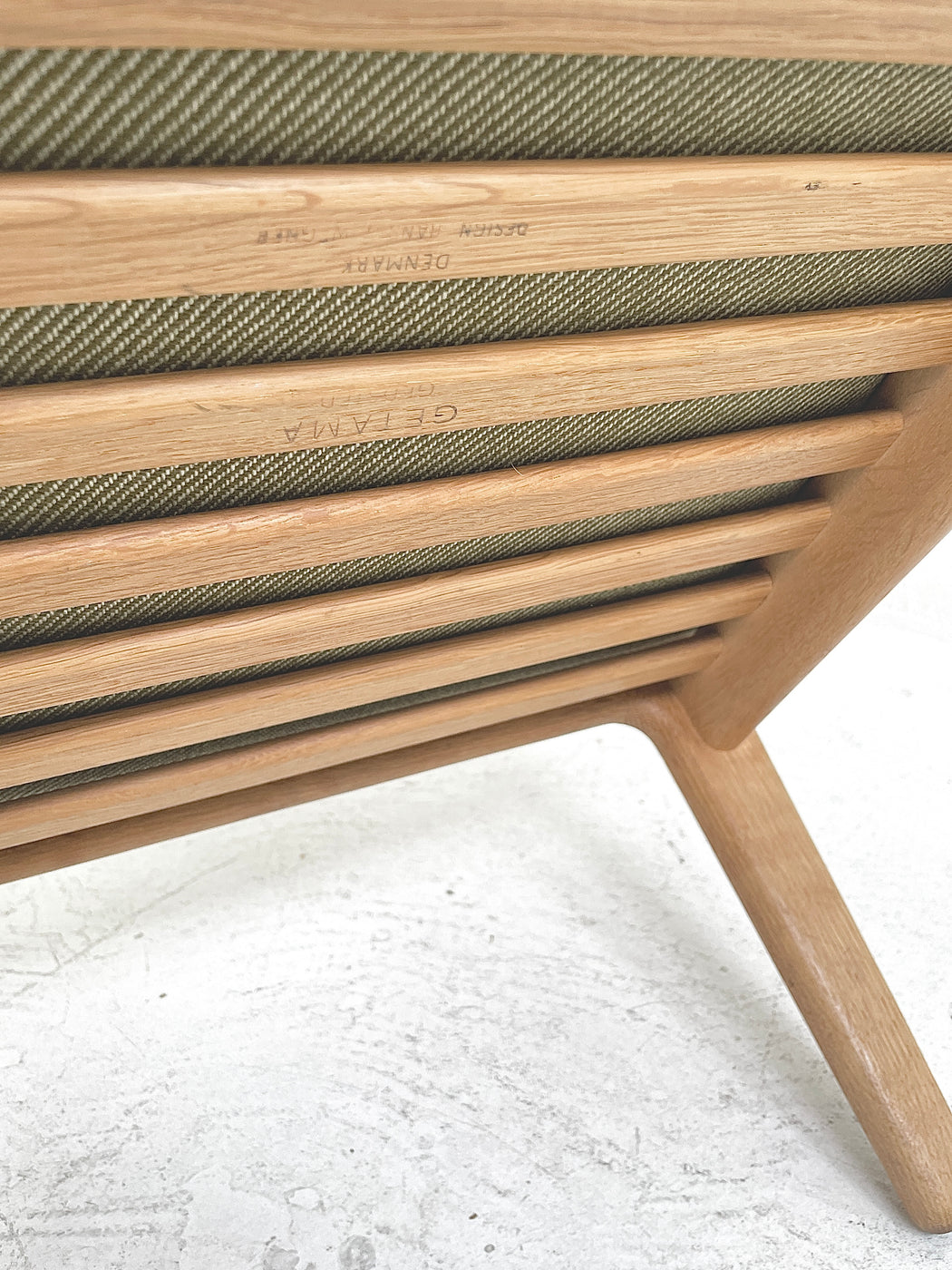 Hans J. Wegner GE290 'Plank' Footstool