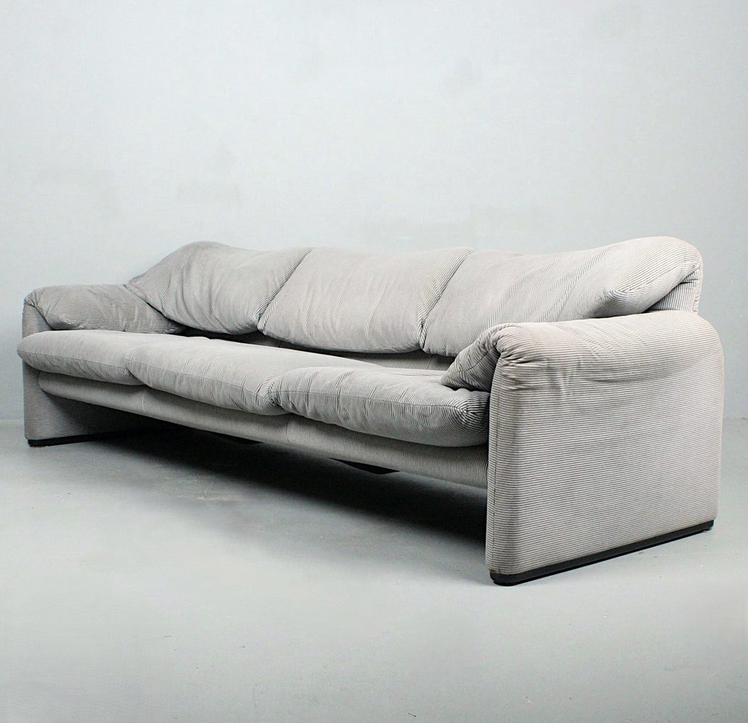 Vico Magistretti 'Maralunga' Sofa