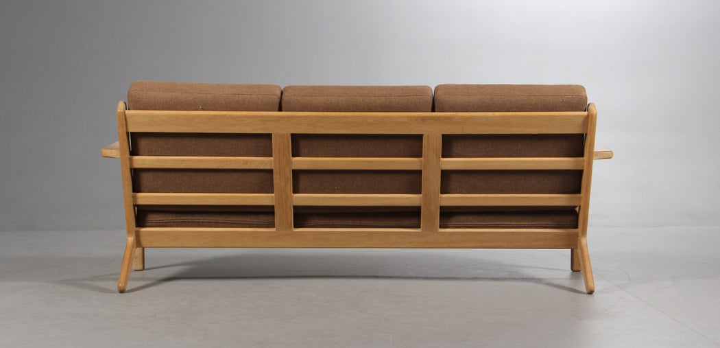 Hans J. Wegner GE290 'Plank' Sofa