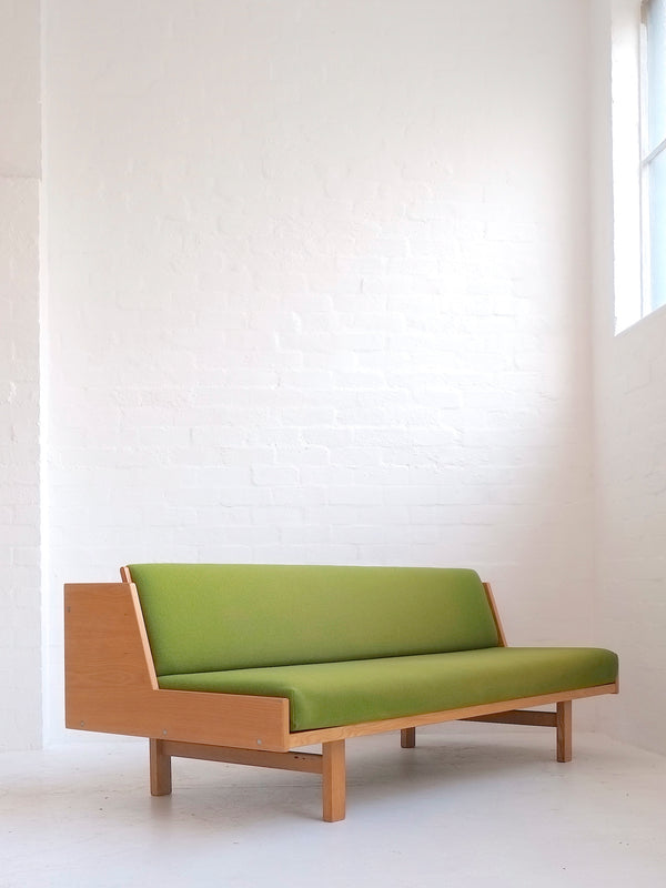 Hans J. Wegner GE258 Daybed