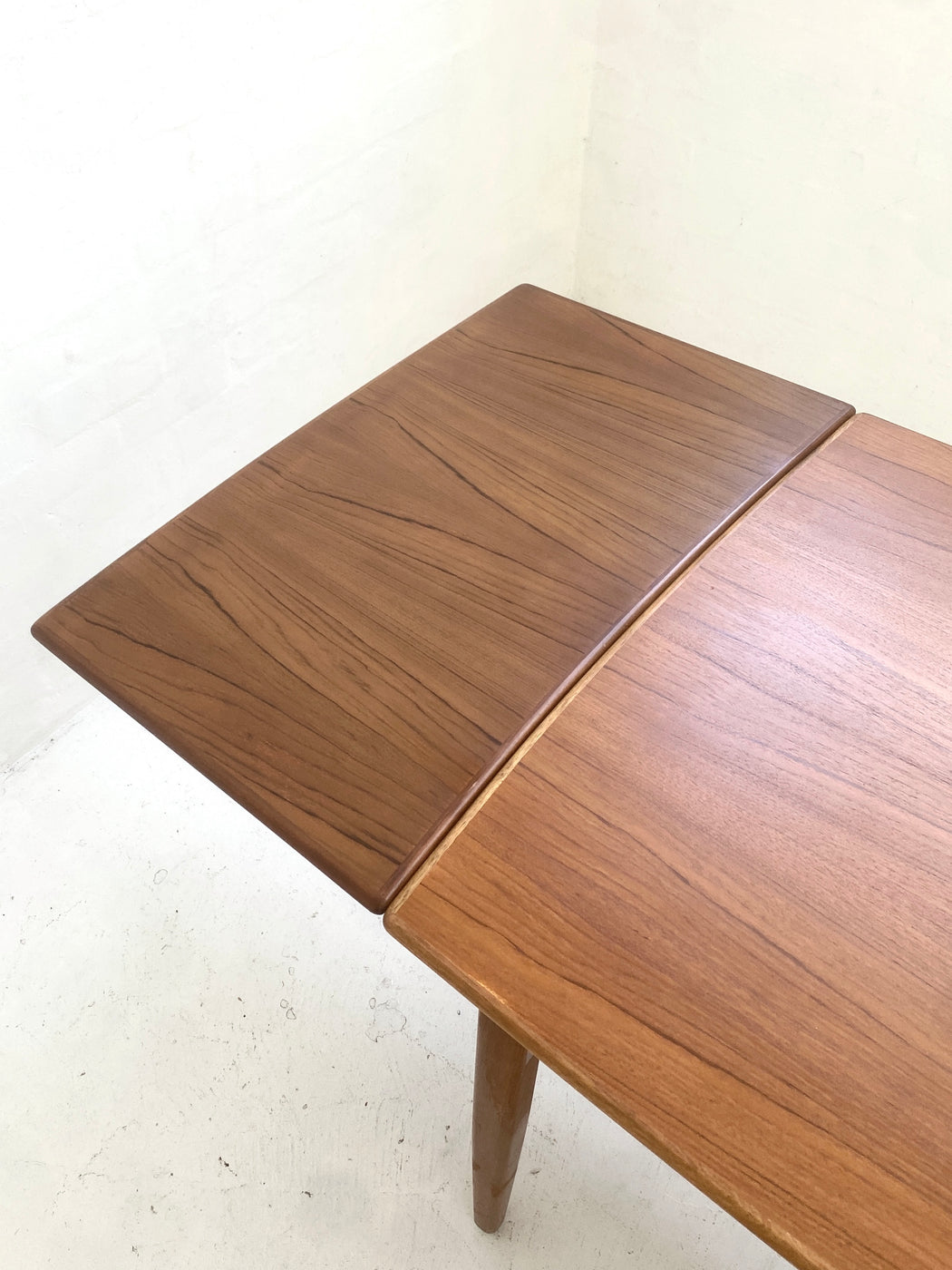 Mid-century Extension Dining Table