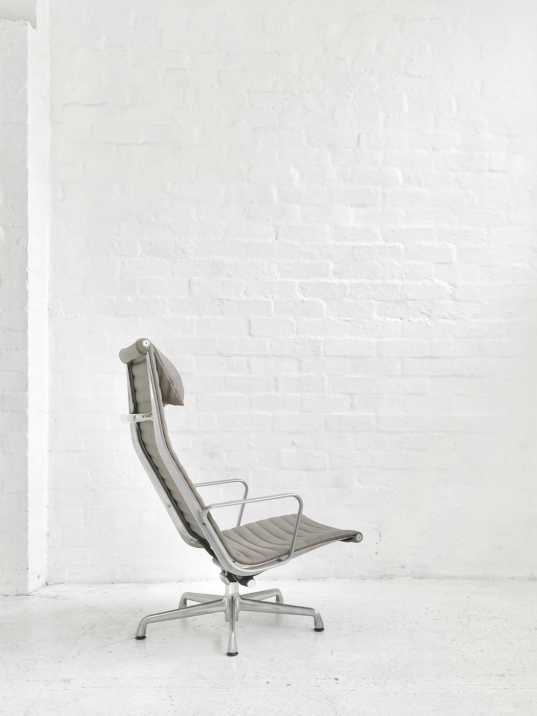 Eames 'EA338' Group Lounge Chair