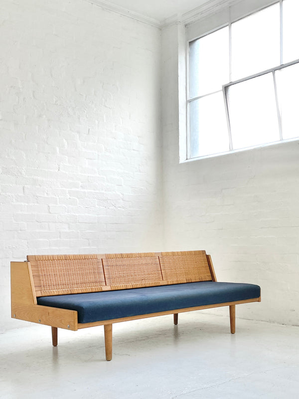 Hans J. Wegner GE258 Daybed