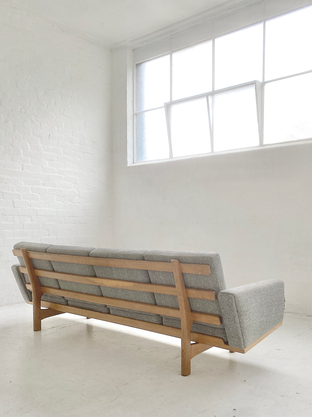 Hans J. Wegner GE236/4 Sofa