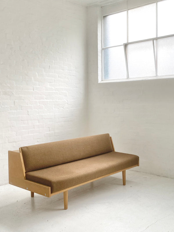 Hans J. Wegner GE258 Daybed