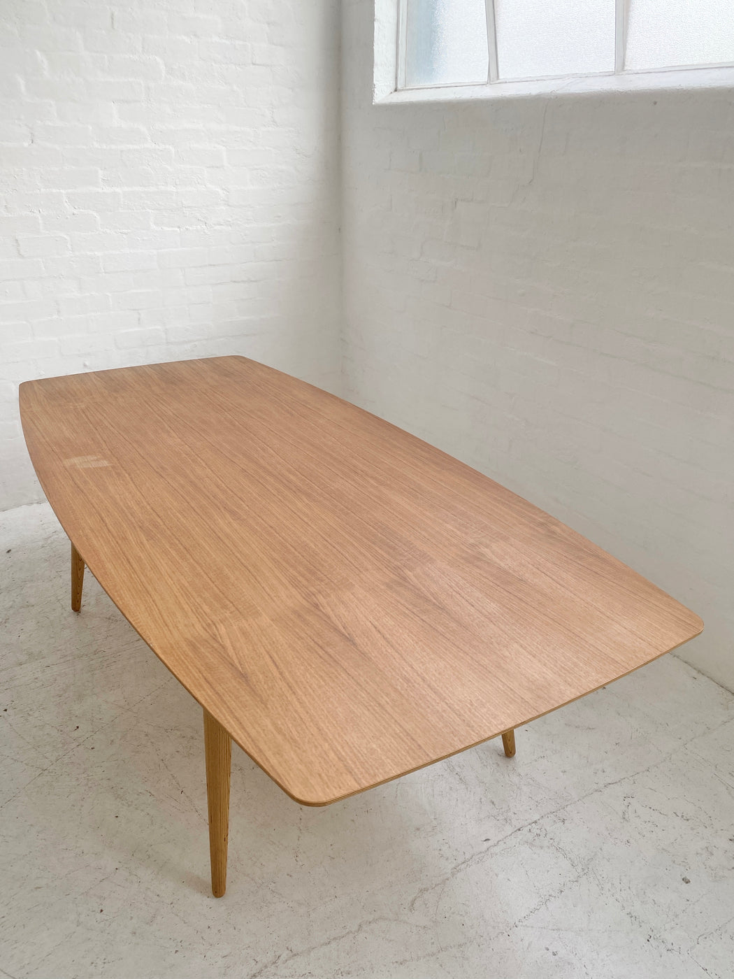 Table by Lau Lauritsen