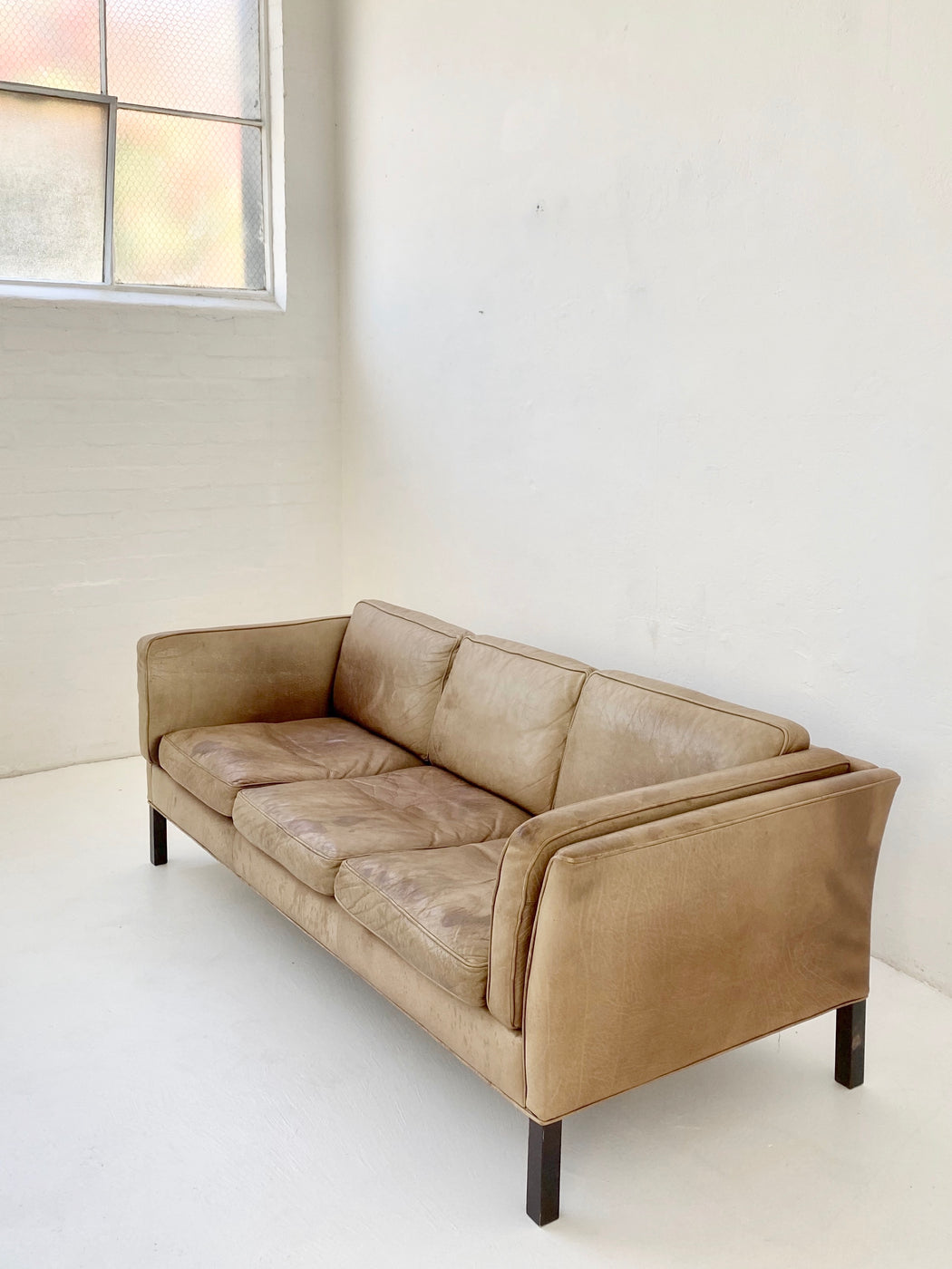Stouby 'Oslo' Leather Sofa