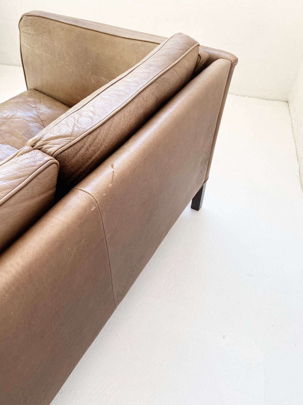Stouby 'Oslo' Leather Sofa