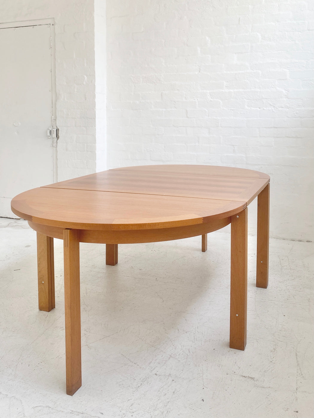 Jensen & Valeur 'M40' Mahogany Table