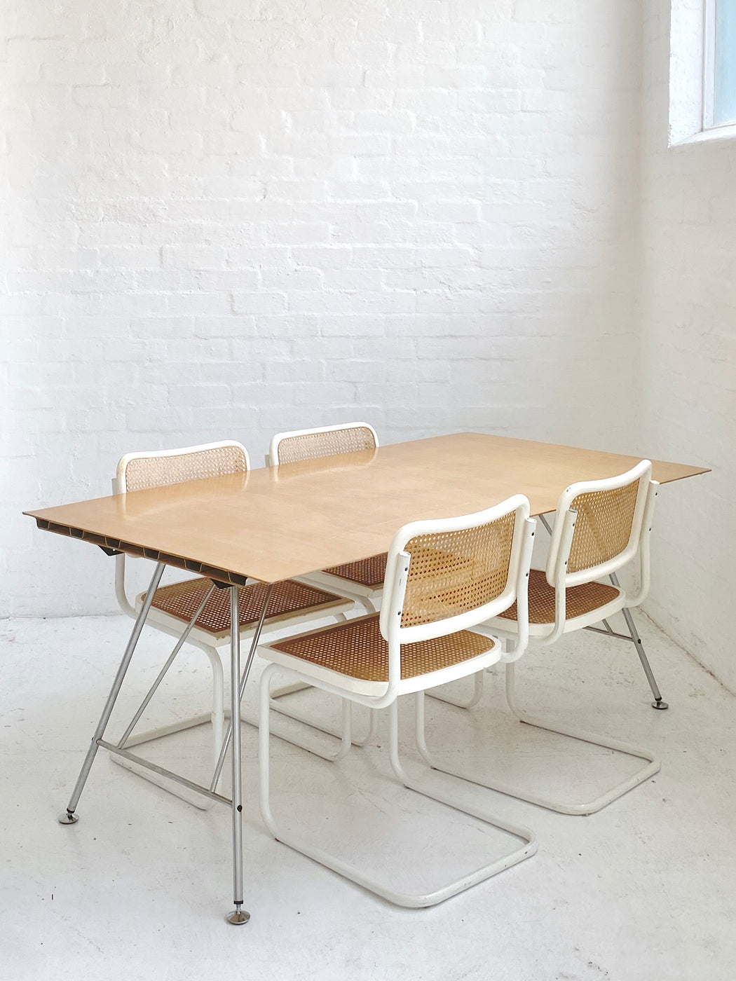 Atelier Alinea 'Unistandard' Table
