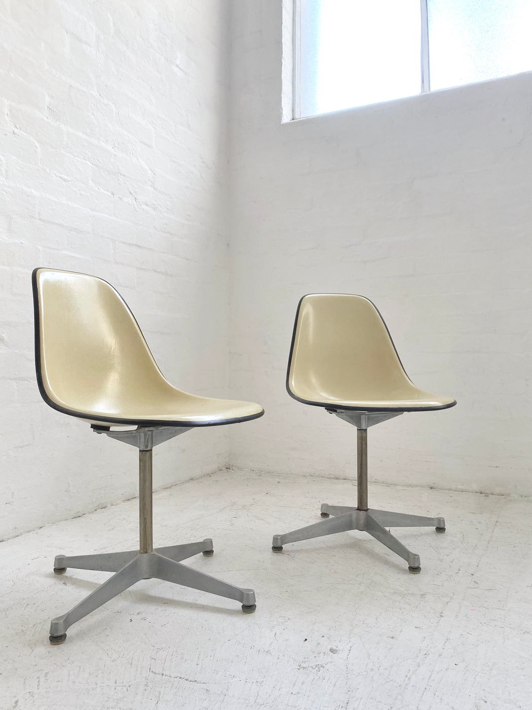 Charles & Ray Eames Swivel Shell Chair