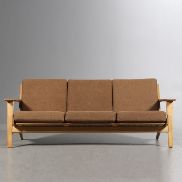 Hans J. Wegner GE290 'Plank' Sofa