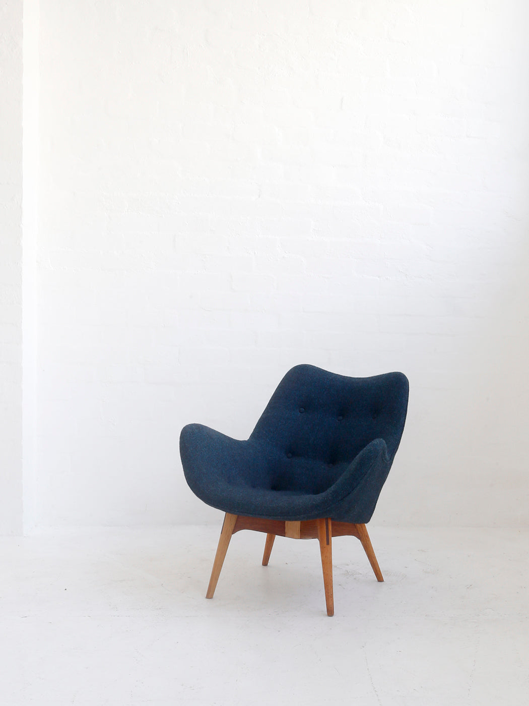 Grant Featherston B210 'Television' Chair