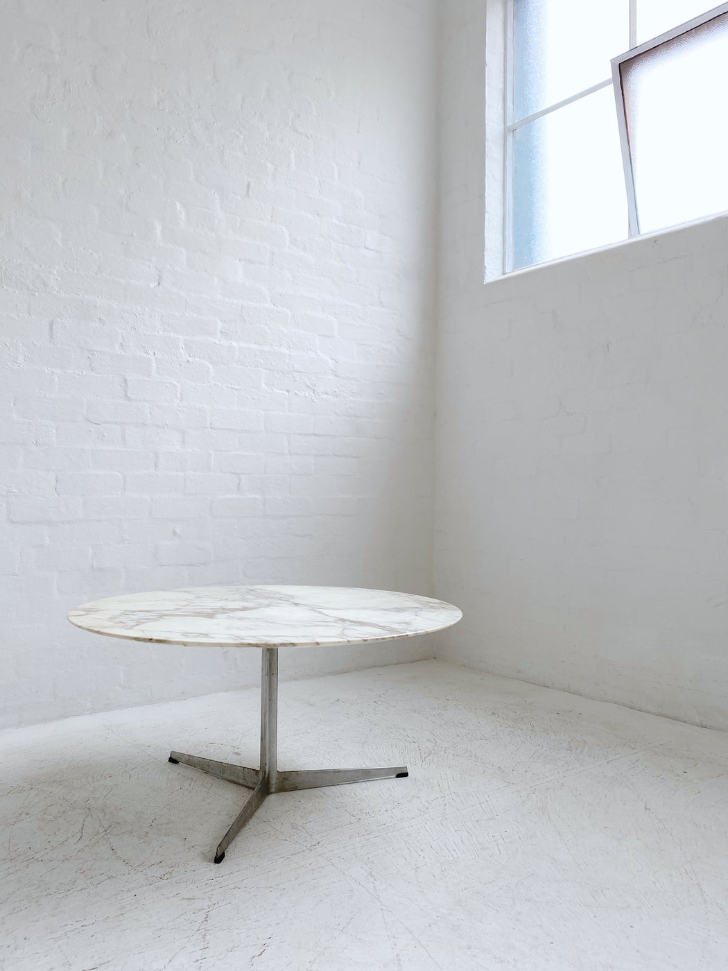 Arne Jacobsen 'Model 3513' Table