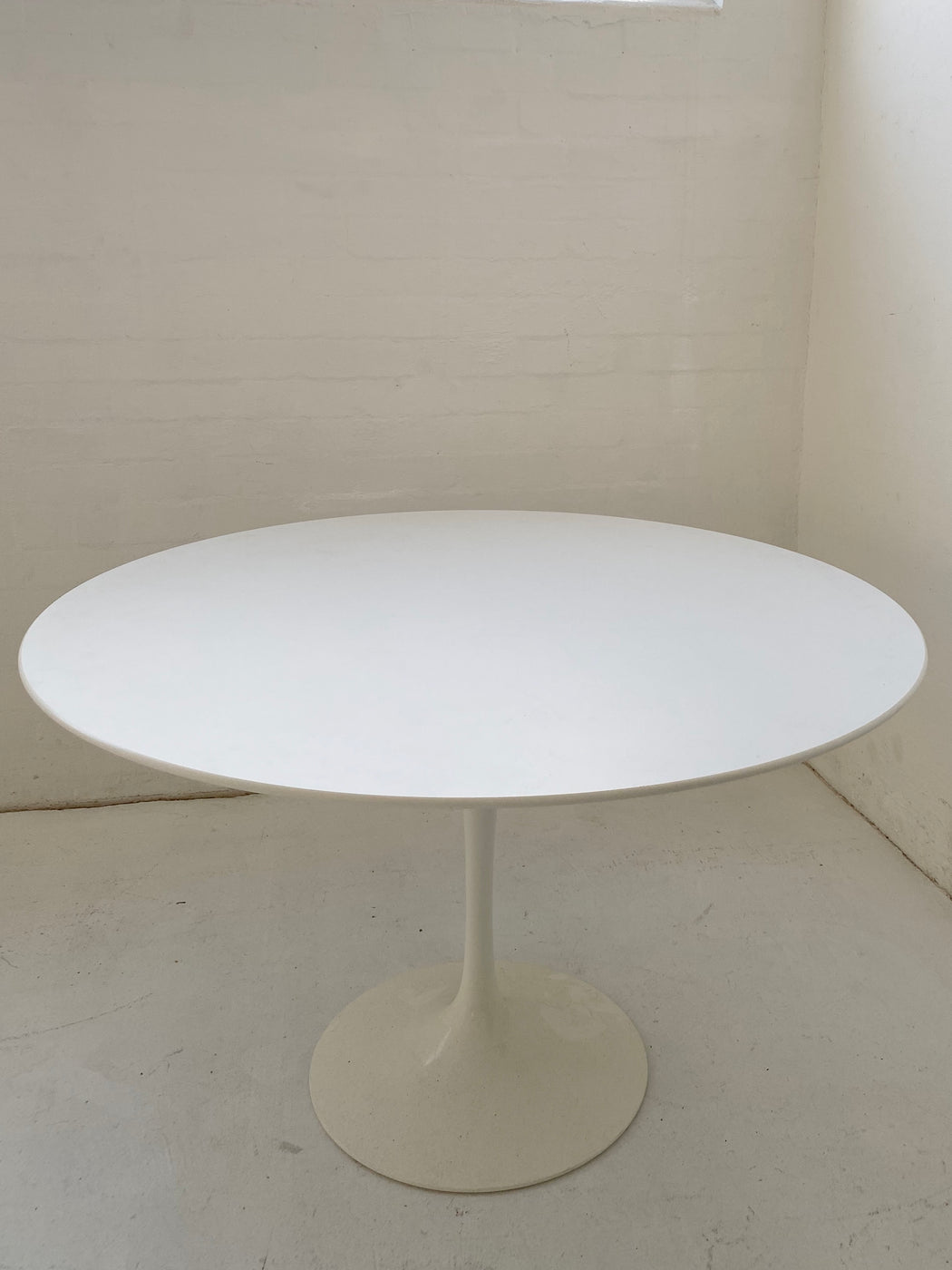 Eero Saarinen 'Tulip' Dining Table